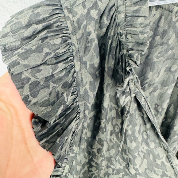 Anthropologie Current Air MARGOT JACQUARD PLEATED SLEEVE BLOUSE in Dark Olive - Picture 6 of 8